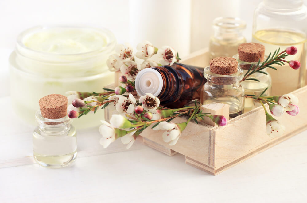 10 DIY Essential Oil Recipes to Get You Through Summer’s Bugs, Burns & Bruises