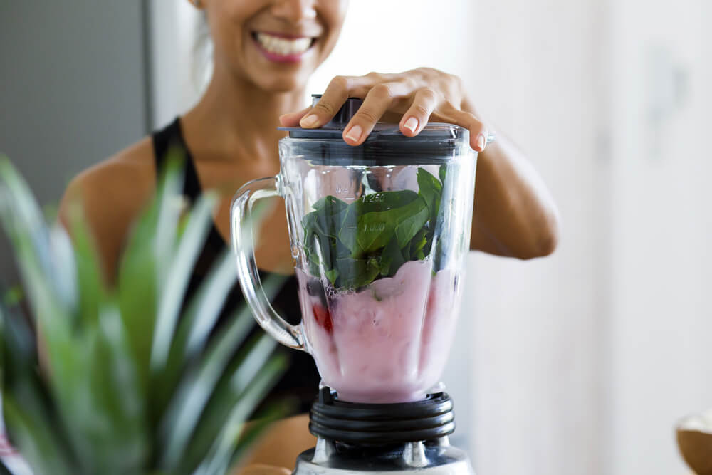 woman making smoothie