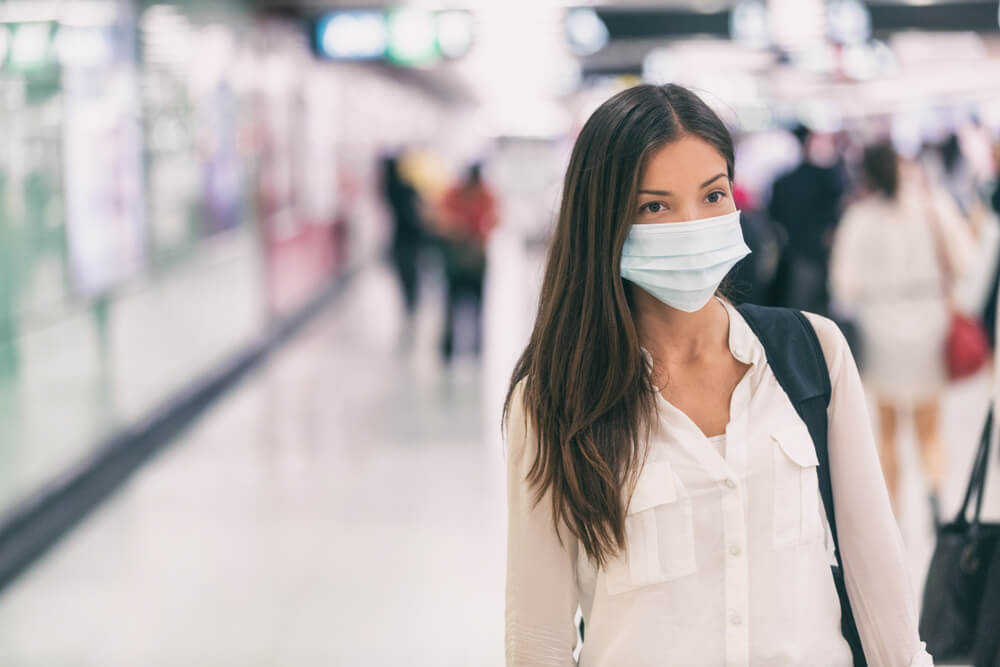 woman shopping and wearing a mask