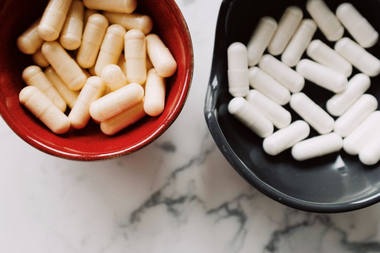 marine and bovine collagen capsules in 2 bowls