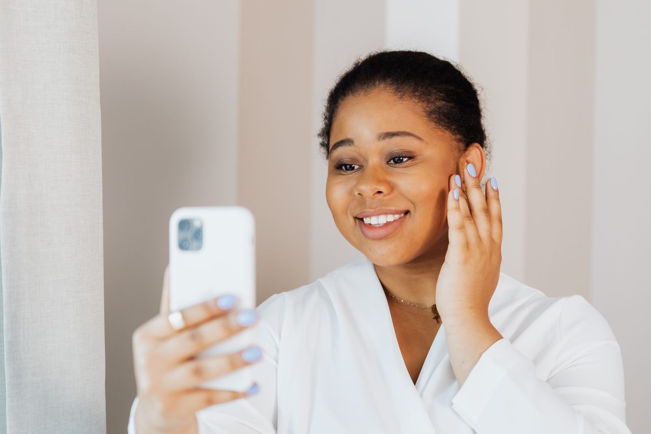 woman taking selfie